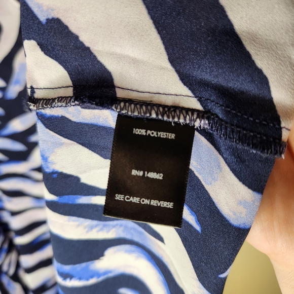 Torrid Flowy Blouse Flutter Sleeve Zebra Stripe Blue White Lightweight Sz 3 (3X) - Picture 5 of 5